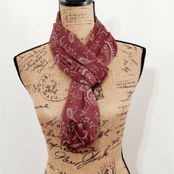 Brown/maroon paisley scarfâ˘read for pricing đ